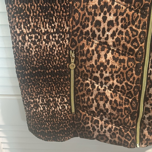 NWT Marc Jacob Quilted Winter Vest with zipped front pockets and zipped down. - Picture 2 of 6